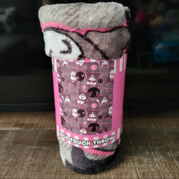 (5) Sanrio Blankets Bundle - Picture 4 of 6